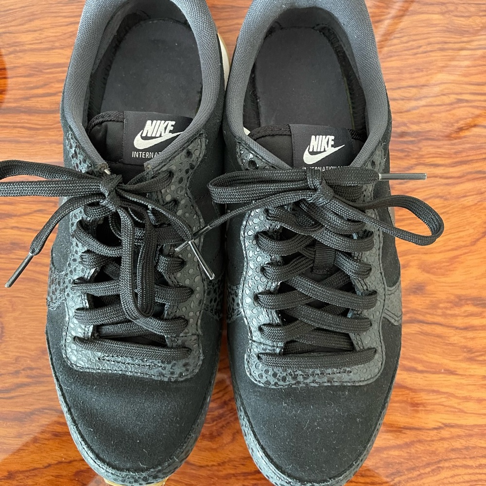 Nike Sneakers Women Size 8.5